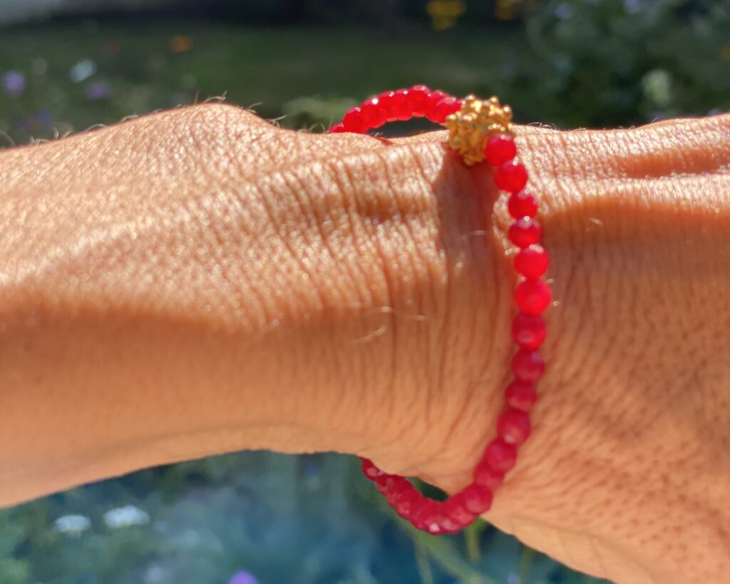 CocoIsGlam-rotes-Edelsteinarmband