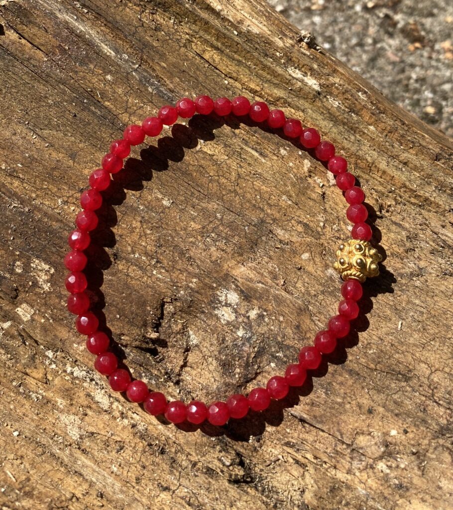 CocoIsGlam-rotes-Edelsteinarmband